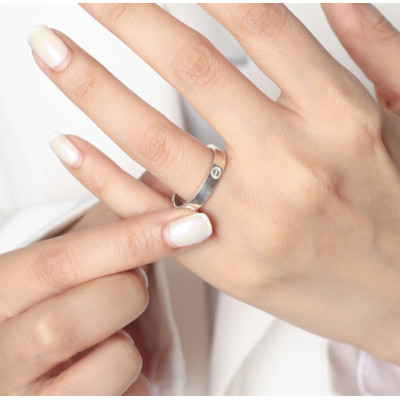 Women ring Women ring